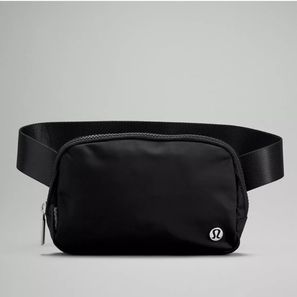 lululemon athletica Handbags - LULULEMON EVERYWHERE BELT BAG BLACK